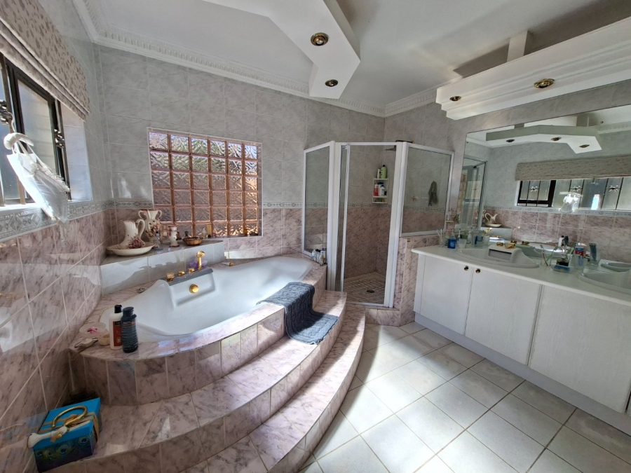 5 Bedroom Property for Sale in Baysvalley Free State